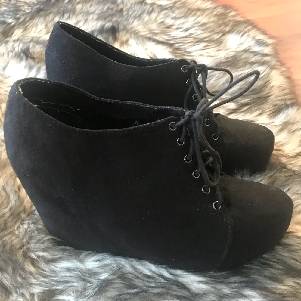 Size 9 Black Poppy suede platform booties